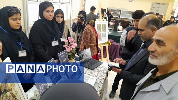 نمایشگاه کارآفرینی در هنرستان مولا متقیان