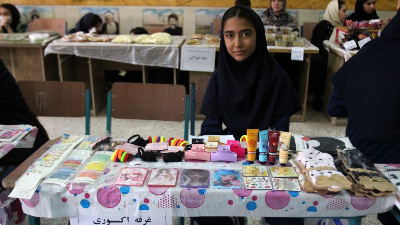 بازارچه دانش‌آموزی دبیرستان سپیده کاشانی ناحیه۱ 