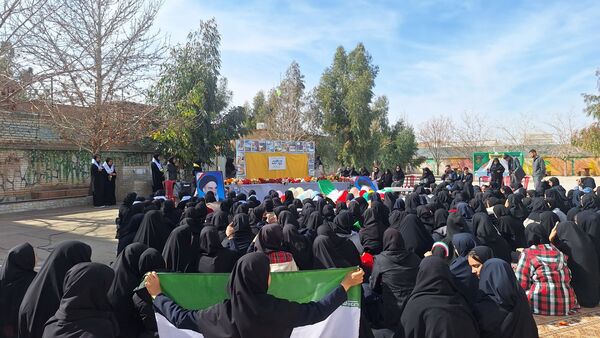 جشن دهه فجر  درمدرسه پاکدل