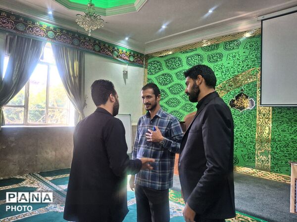 غبارروبی و آماده‌سازی نمازخانه اداره آموزش و پرورش تبادکان