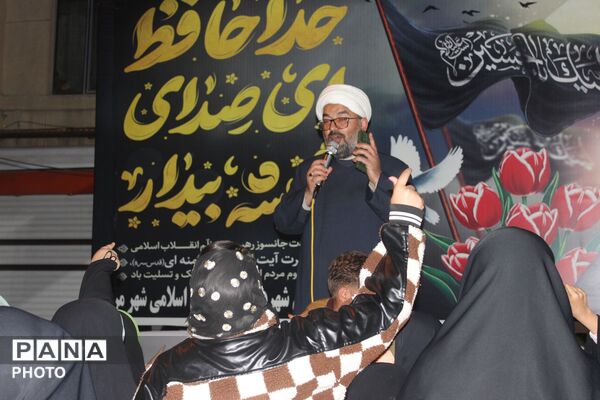 «پاتوق نوجوان مبارز»؛ شور نوجوانی و حال‌وهوای انقلابی در میدان امام خمینی(ره) مرند