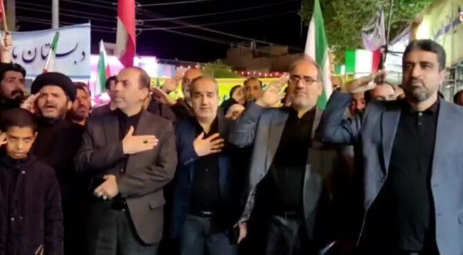 تا خون دررگ ماست خامنه ای رهبرماست