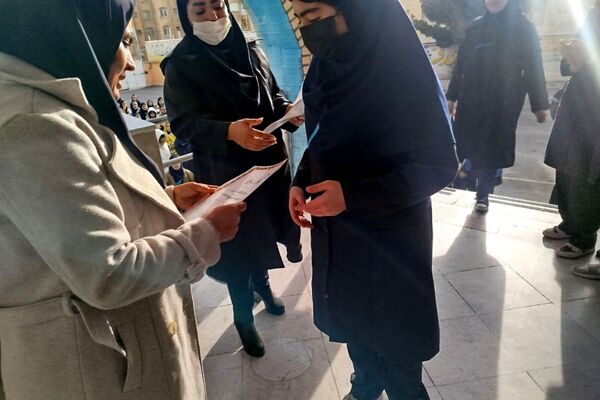 تجلیل از دانش آموزان ممتاز دبیرستان عطیه 