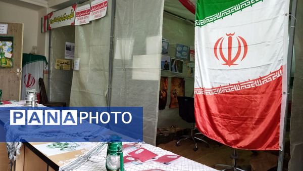 نمایشگاه مدرسه انقلاب در دبیرستان شهید بهشتی سمنان 