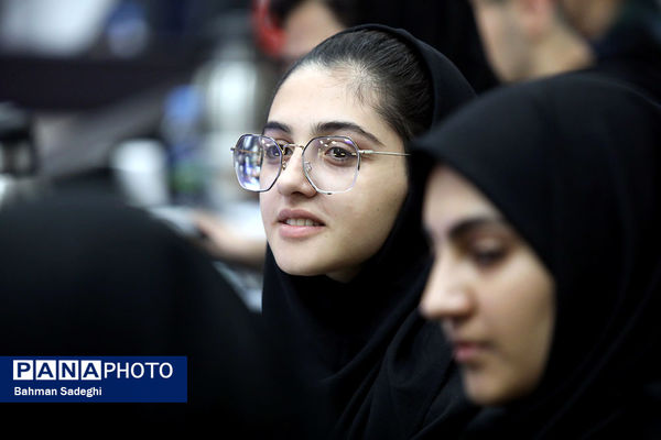 نشست صمیمی وزیر آموزش و پرورش با مدال آوران المپیادهای علمی