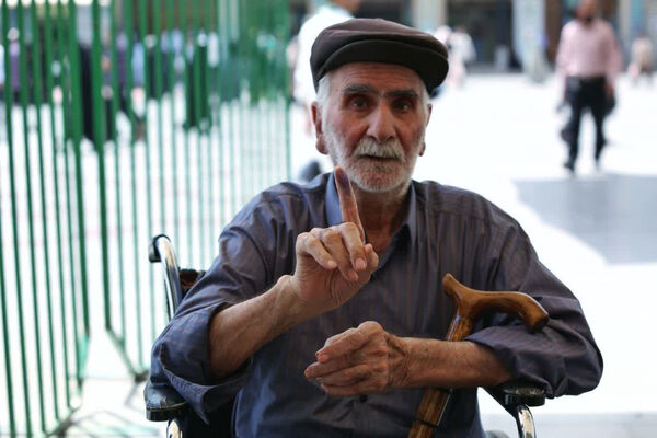 حضور کودکان به همراه والدین در شعبه‌های اخذ رأی