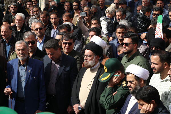 شکوه همبستگی مردم آباده در راهپیمایی ۲۲ بهمن