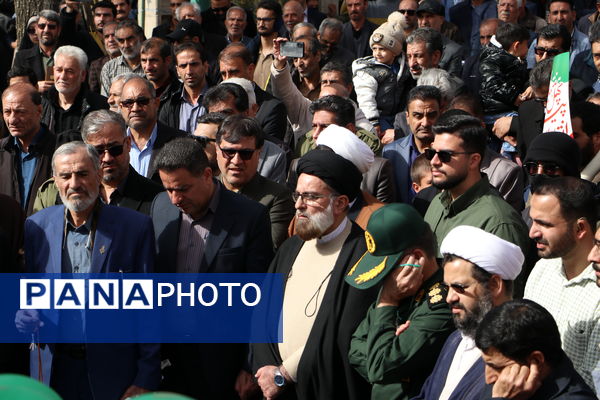 شکوه همبستگی مردم آباده در راهپیمایی ۲۲ بهمن