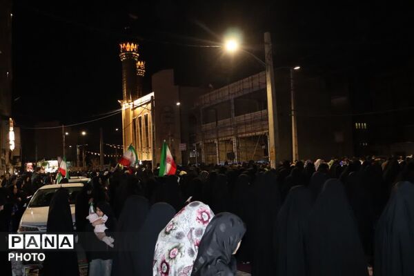 برپایی نماز استغاثه روبه‌روی مسجد جامع محمدشهر کرج
