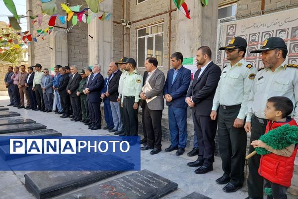 غبارروبی مزار شهدا در امام زاده حسن(ع) نسیم‌شهر