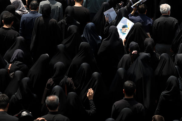 تشییع شهدای خدمت در تهران 