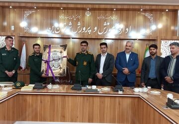 آیین تکریم و معارفه فرمانده بسیج دانش‌آموزی حضرت ثارالله(ع) شهرستان بن 
