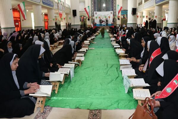 محفل هزار نفری انس با قرآن در ابرکوه همزمان با دهه فجر