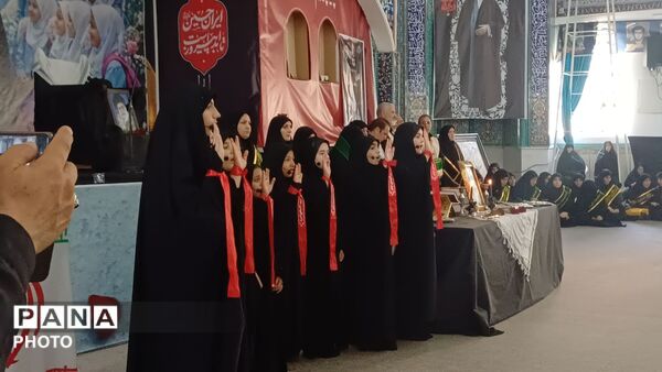 همایش دانش‌آموزان و بانوان خرم آبادی در سوگ رهبر شهید 