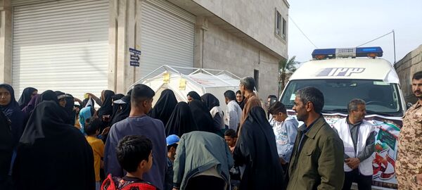 مردم حاجی‌آباد در راهپیمایی ۲۲ بهمن