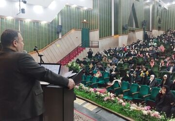 تقدیر از دانش آموزان برگزیده مسابقات دانش آموزی در منطقه ۱۰