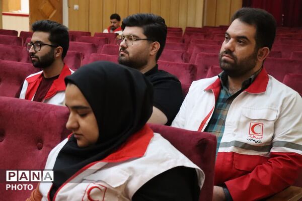 نشست صمیمانه مدیرعامل هلال‌احمر همدان با اعضای گروه رسانه «باور» 