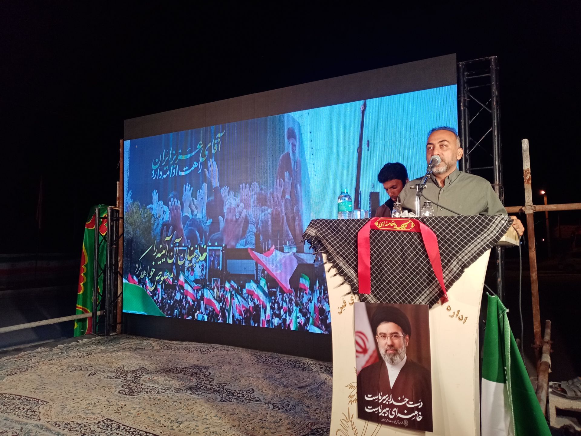  آیین گرامیداشت شهید فرزاد دیوزاری با حضور مردم و خانواده‌های شهدا در فین