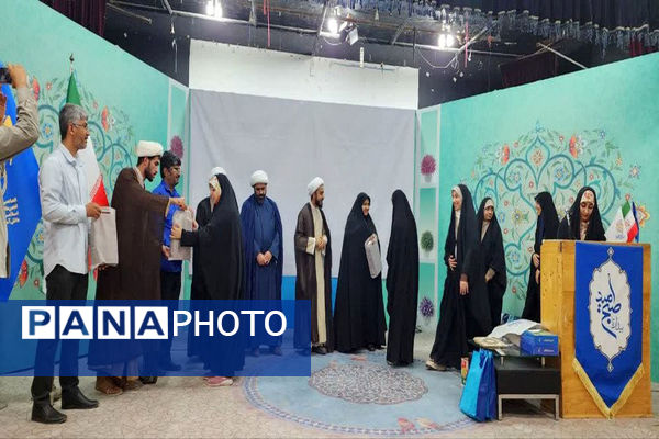 اختتامیه دوازدهمین دوره نمایشگاه‌های دانش‌آموزی مدرسه انقلاب ویژه دختران استان بوشهر