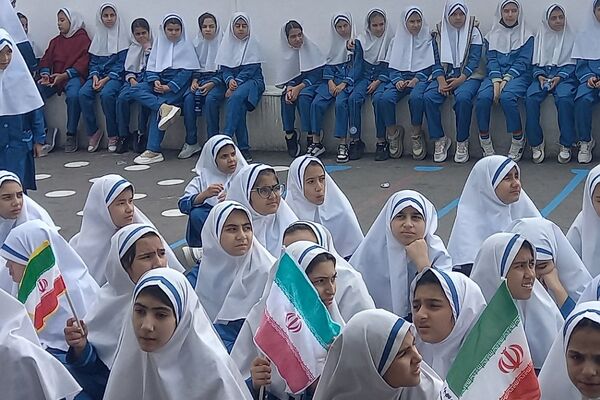 اعتراض و اندوه دانش‌آموزان رودهن از شهادت سیدحسن نصرالله