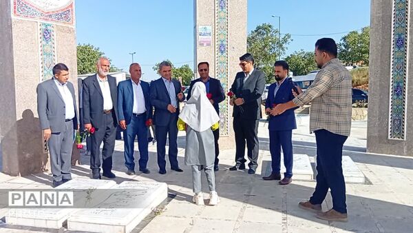 تجدید میثاق معاون وزیر و رئیس سازمان مدارس غیردولتی و مشارکت‌های مردمی وزارت آموزش و پرورش با شهدای گمنام در یاسوج