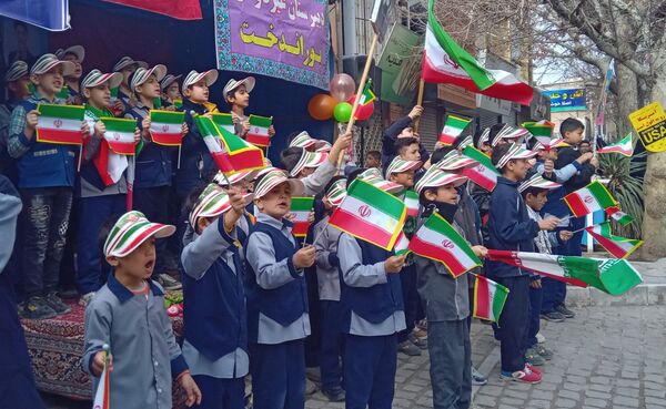 حضورگسترده مردم شریف،درراهپیمایی 22بهمن قاب هایی از همدلی