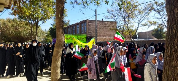 استکبار ستیزی از جنس راهپیمایی در زاوه