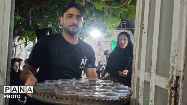 برپایی دیگ نذری حضرت زینب (س) در  روستای فدافن 