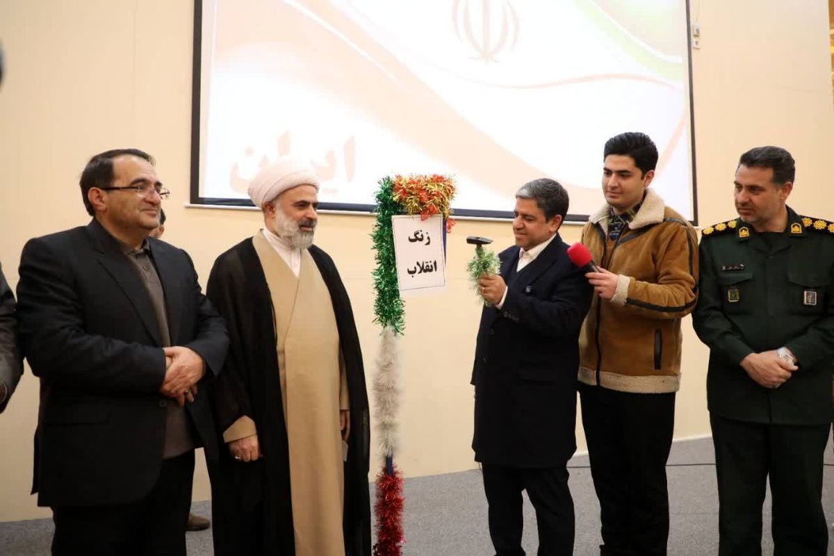 دهه فجر، دهه بازگشت هویت ملی ،استقلال و عزت ملت ایران است