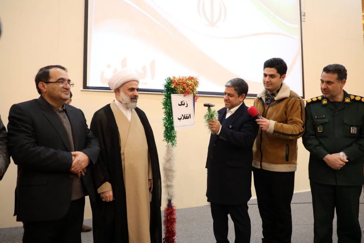 دهه فجر، دهه بازگشت هویت ملی ،استقلال و عزت ملت ایران است