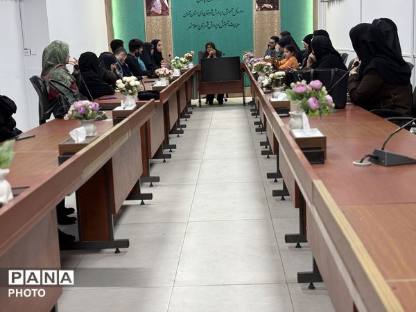 نشست صمیمی مشاوران و مربیان جدیدالاستخدام به مناسبت هفته امور تربیتی