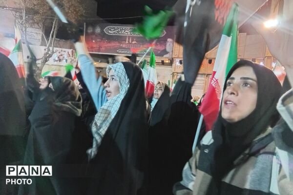 اجتماع پرشور شبانه مردم انقلابی در شهرستان فیروزکوه