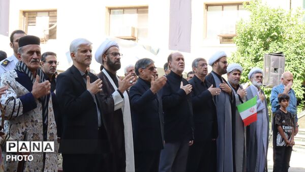 وداعِ اشک‌آلودِ هزاران فرهنگی با رهبرِ شهیدِ آسمانی