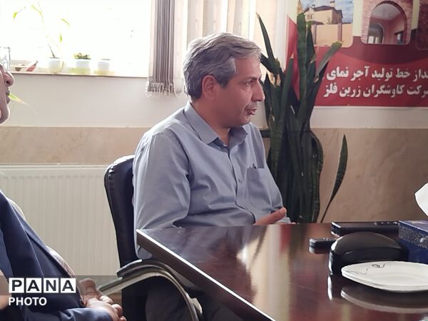 بازدید فرماندار  از شرکت زرین‌فلز کاشمر