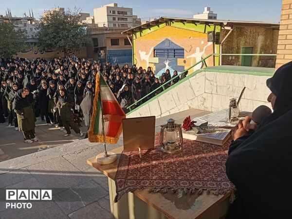 هفته دفاع مقدس در دبیرستان لقمان حکیم منطقه ۱۵