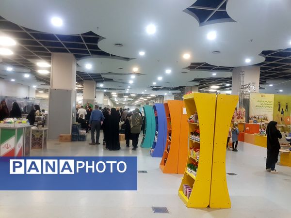 عرضه نوشت افزار ایرانی در نمایشگاه ایران نوشت حرم مطهر رضوی