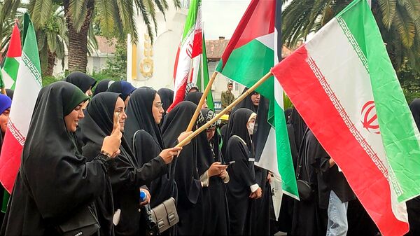 تجمع دانشجویان در اعتراض به حملات آمریکا و اسرائیل در قائمشهر 