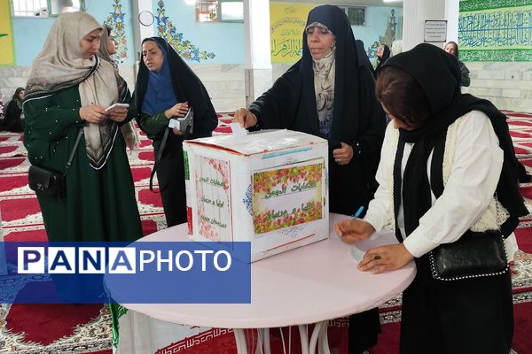 آغاز همدلی خانه و مدرسه، در جلسه انجمن اولیا و مربیان دبیرستان مهدیه