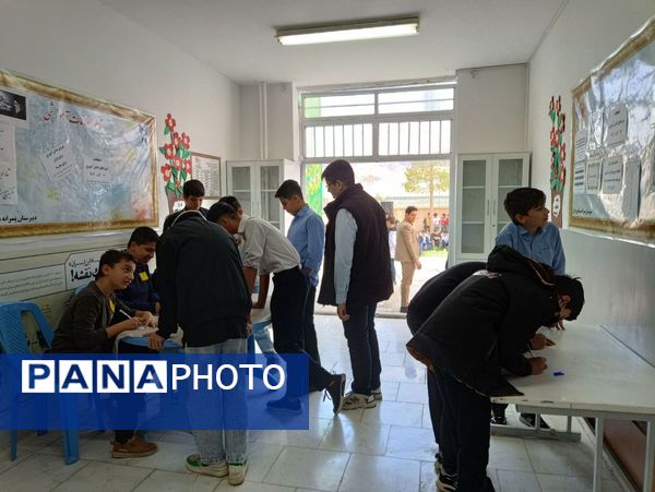 انتخابات شورای دانش‌آموزی در دبیرستان پسرانه متوسطه اول سما شهرستان کاشمر 