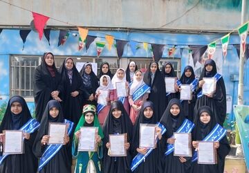 گردهمایی دانش آموزان مدرسه لاله‌های انقلاب پس از ۸۰ روز در مدرسه