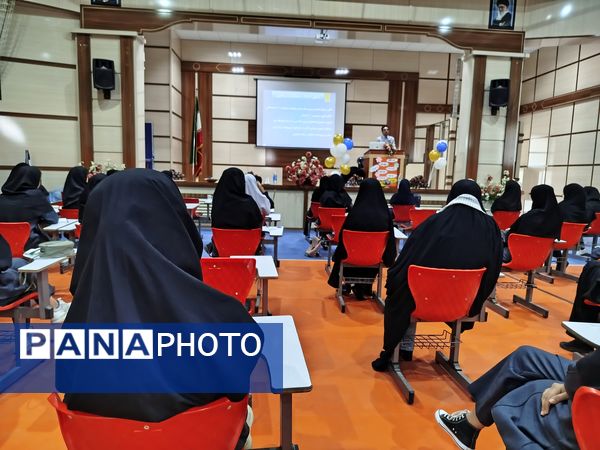 مراسم آغاز سال تحصیلی جدید ویژه دانش‌آموزان ورودی دهم در دبیرستان نمونه محبی نیشابور