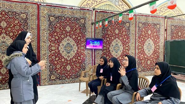 بازدید دانش آموزان دبیرستان دخترانه امید از آرامگاه شهید مدرس