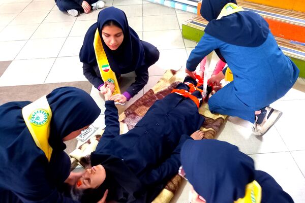 مانور زلزله در دبیرستانه دخترانه شاهد فیض ناحیه 3 شیراز