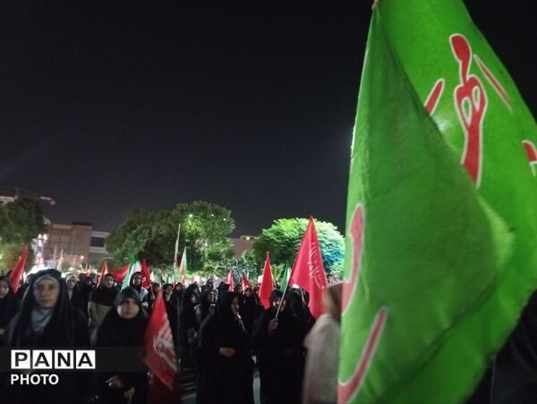 هم‌نوایی دانش‌آموزان پیشتاز ساوجبلاغ در تجمعات شبانه