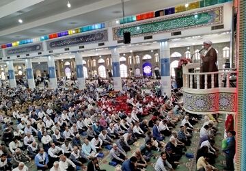 حضور امدادگران هلال‌احمر در نماز جمعه