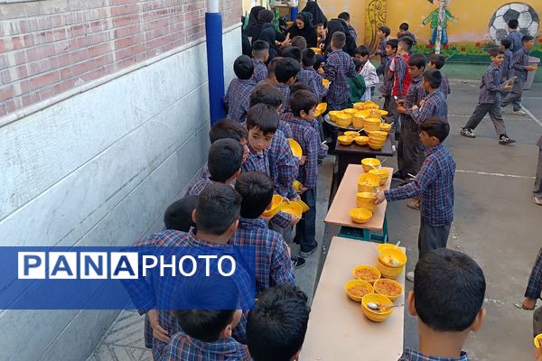 دانش‌آموزان دبستان علامه طباطبایی پیشوا در سوگ مادر عالم خلقت