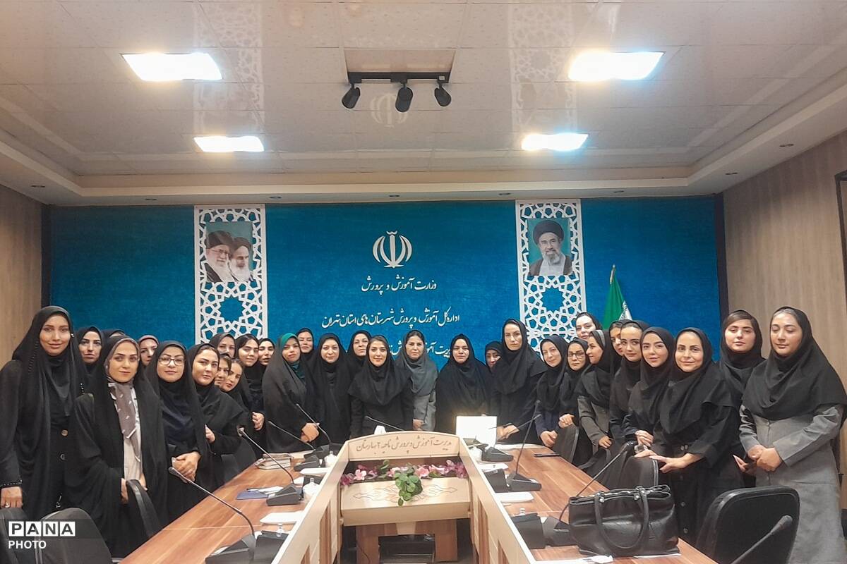 جلسه‌ هم‌افزایی‌ مربیان‌ کودکستان ناحیه دو بهارستان