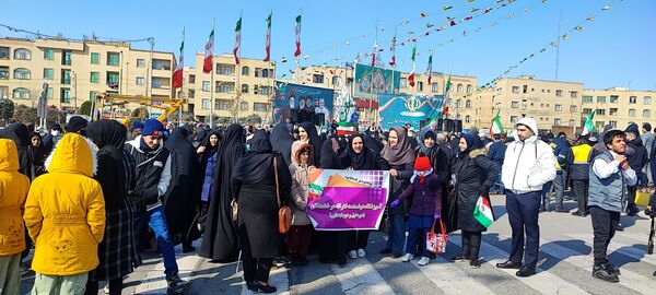 مردم غیور ملارد با حضور پرشور خود در راهپیمایی ۲۲ بهمن، ثابت کردند که همچنان پای انقلاب اسلامی ایستاده‌اند.
