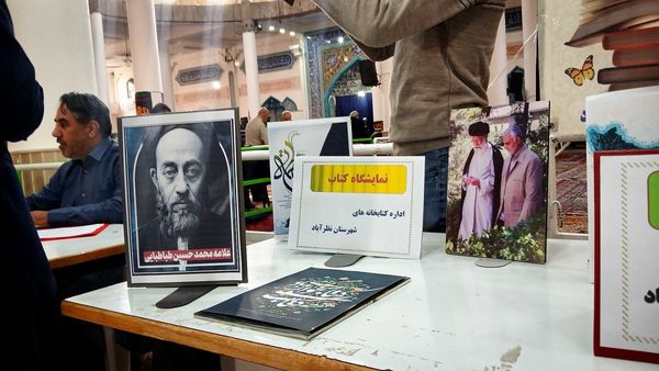 برگزاری نماز جمعه وحدت‌آفرین نظرآباد با رونمایی کتاب قرآنی و ارائه خدمات فرهنگی و معیشتی در مصلی نظرآباد