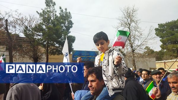 حضور افشار مختلف مردم نیشابور در راهپیمایی ۲۲ بهمن 